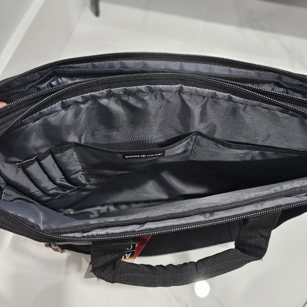 Swissgear Anthem 17" Laptop Slimcase Bag - Black - Picture 3 of 6